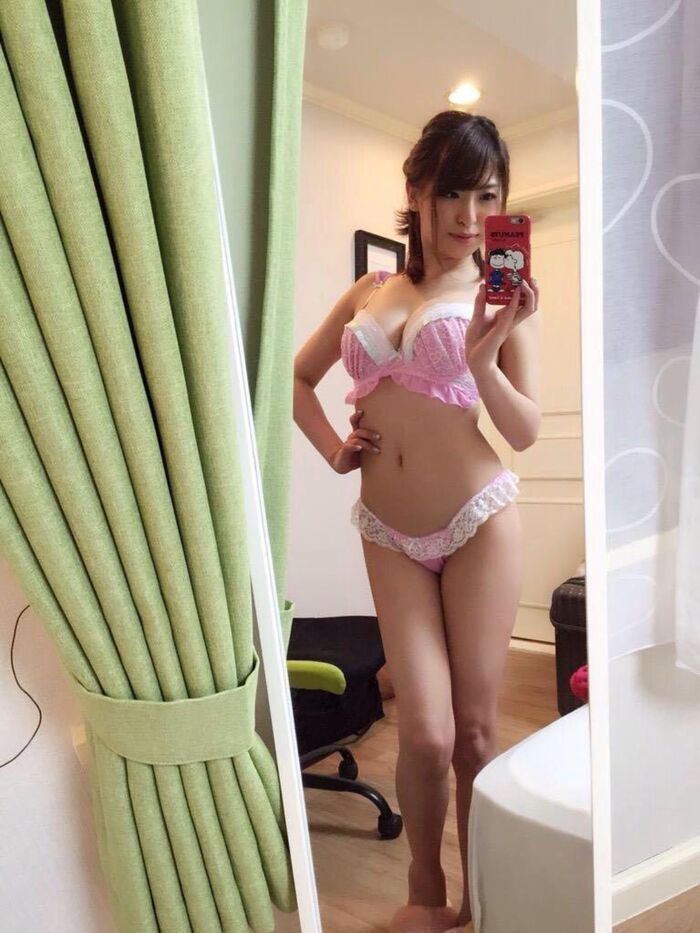 Naughty figure reflected in the mirror wwwwww 2th image