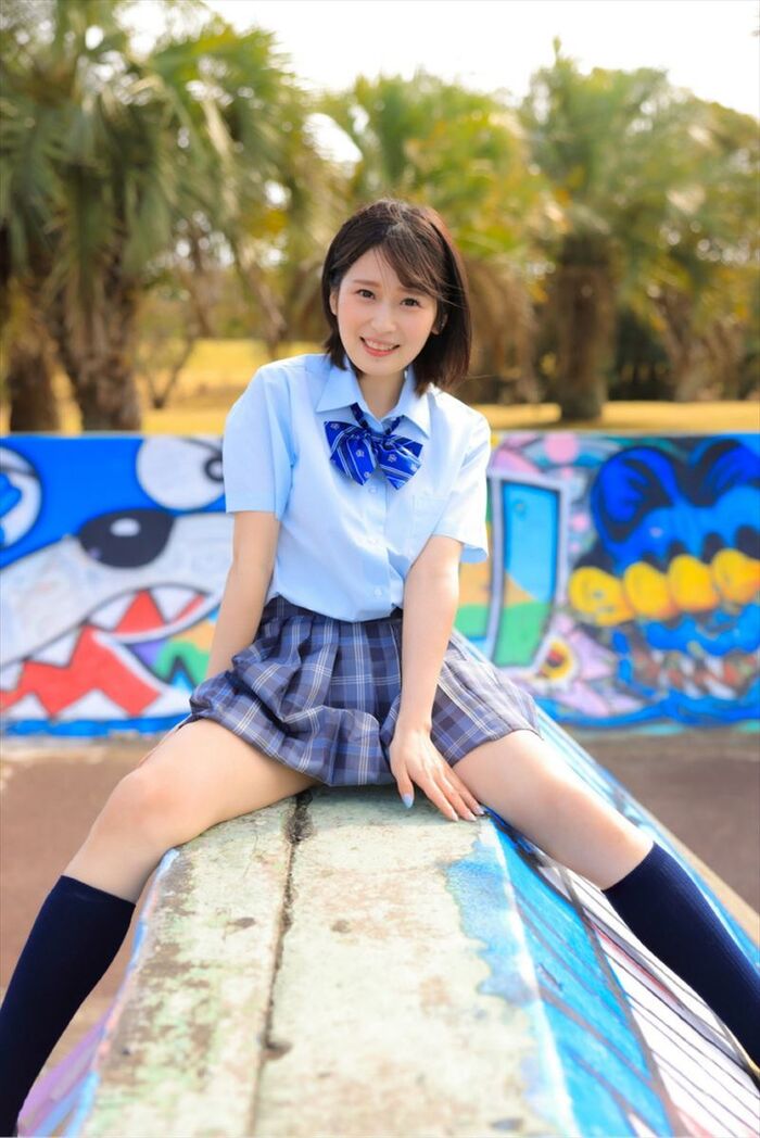 Yuri Maina 13th image