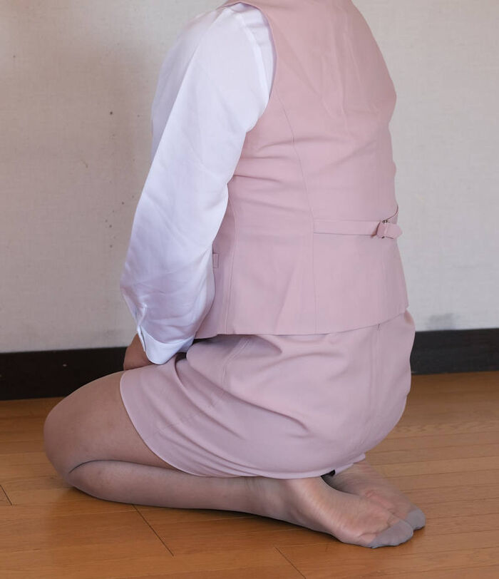 Erotic image of a sitting girl's buttocks 48th image