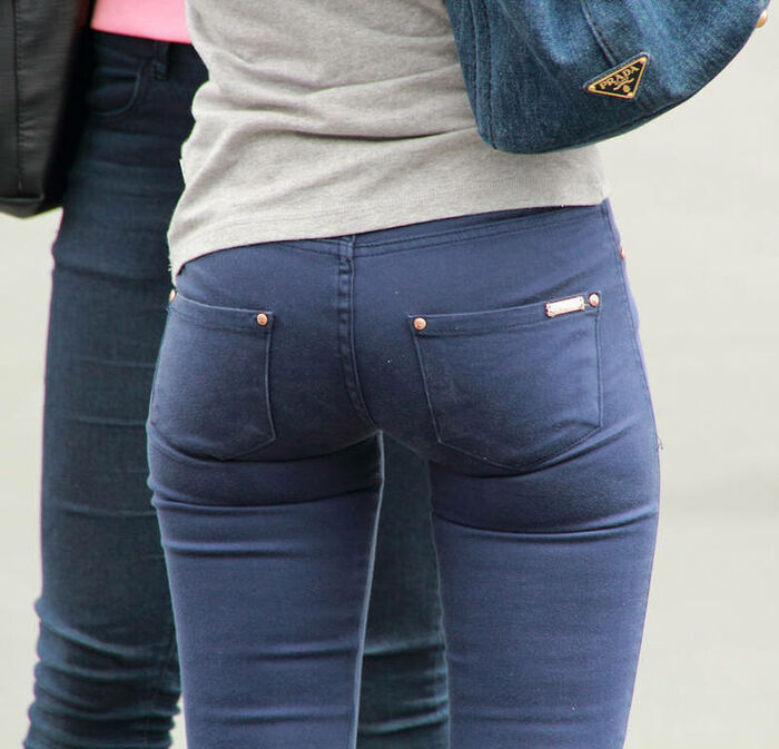- 101 voyeur erotic images! - The thigh comes out of the naughty buttocks that can be seen from the skinny pants! 49th image