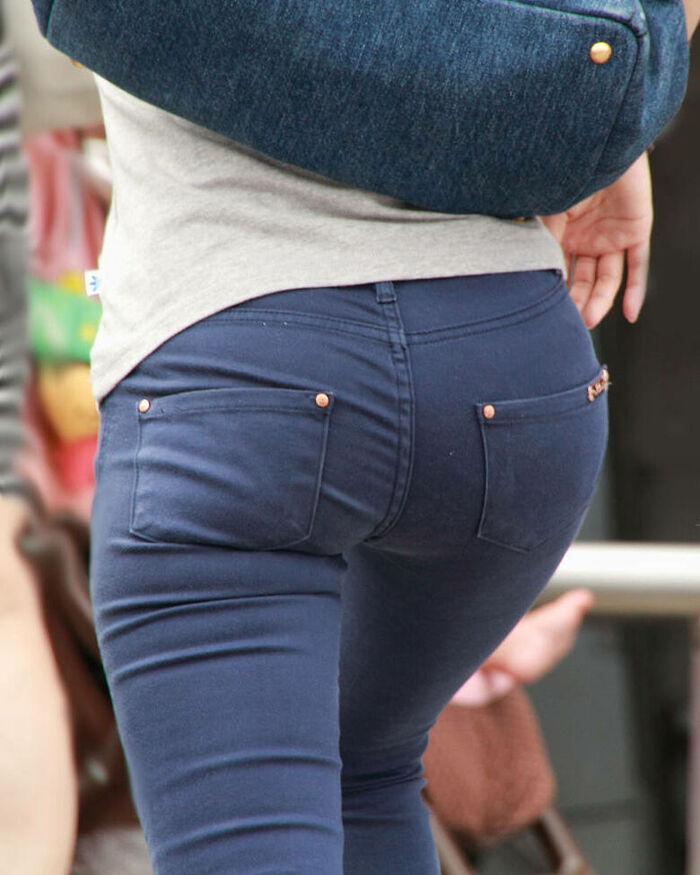 - 101 voyeur erotic images! - The thigh comes out of the naughty buttocks that can be seen from the skinny pants! 50th image