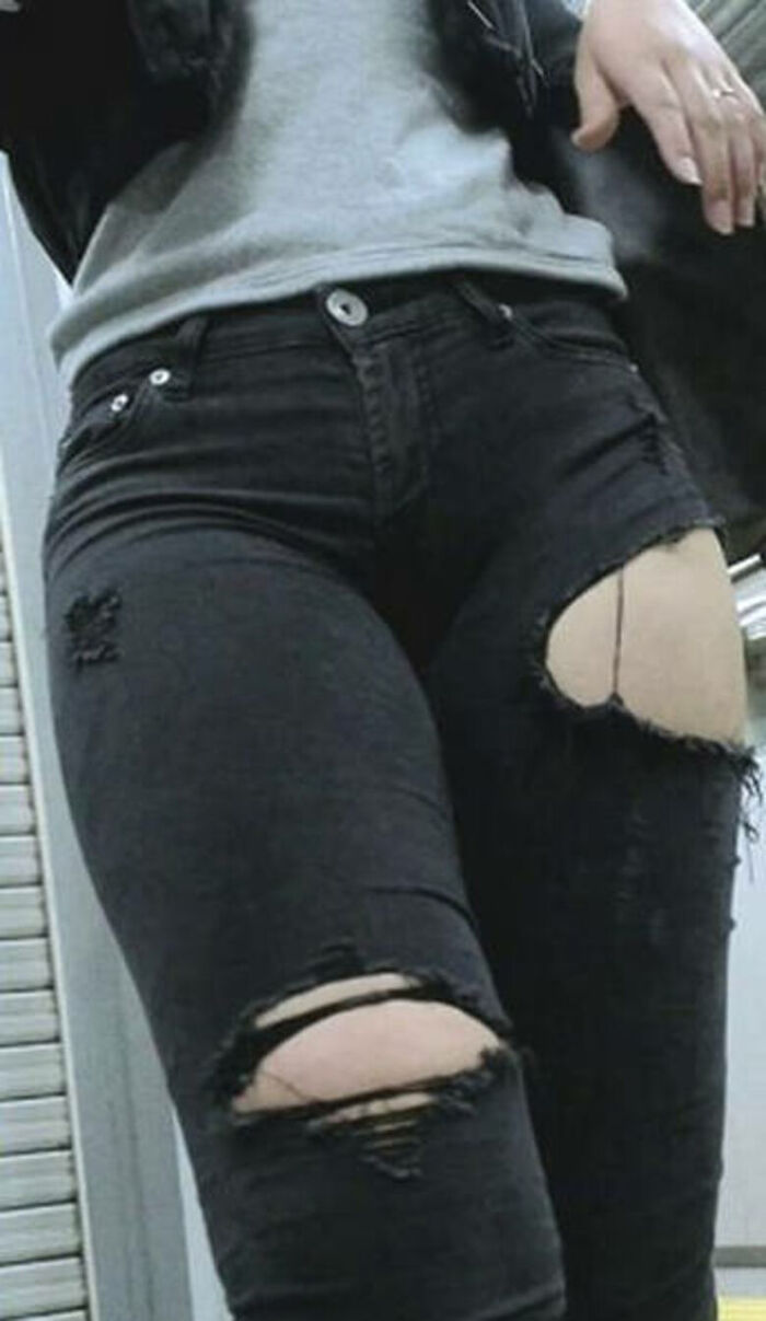 - 101 voyeur erotic images! - The thigh comes out of the naughty buttocks that can be seen from the skinny pants! 7th image