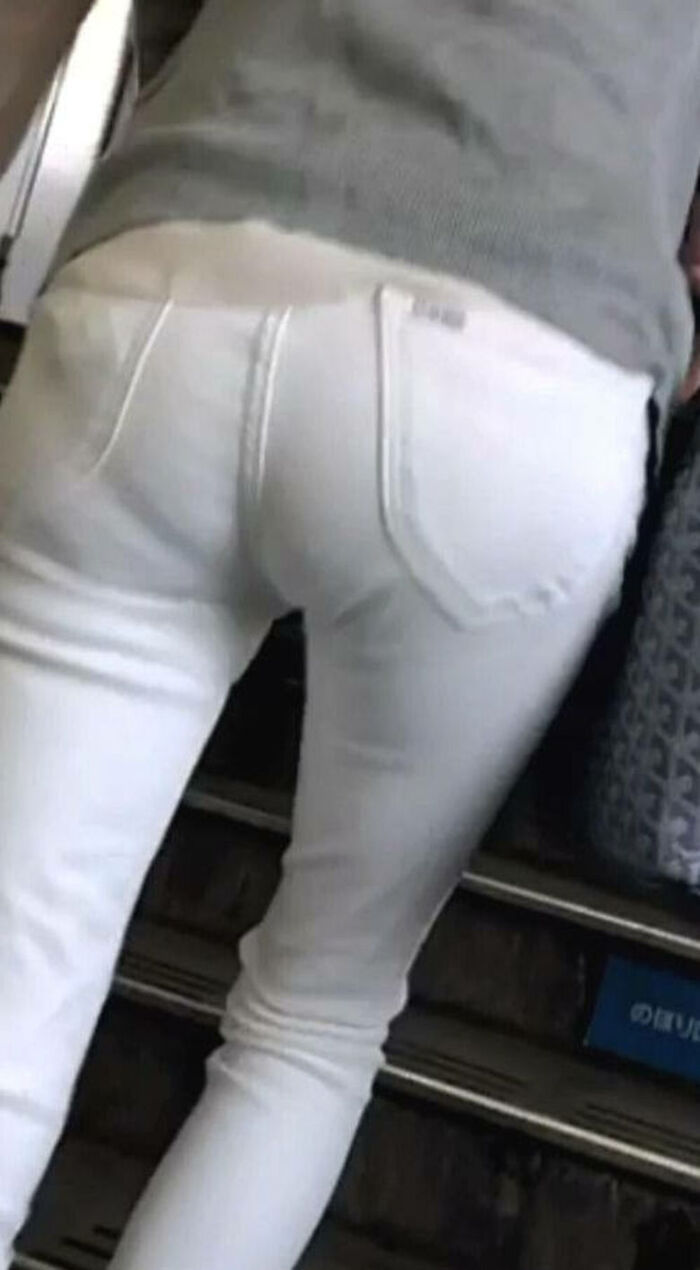 - 101 voyeur erotic images! - The thigh comes out of the naughty buttocks that can be seen from the skinny pants! 87th image