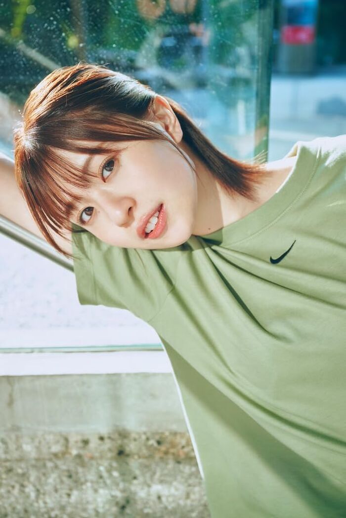 Hinatazaka 46 Yoshika Matsuda, the standing back image is too naughty wwwwww A bold posing cut from the 1st photo book was released and fans were shocked!! 4th image