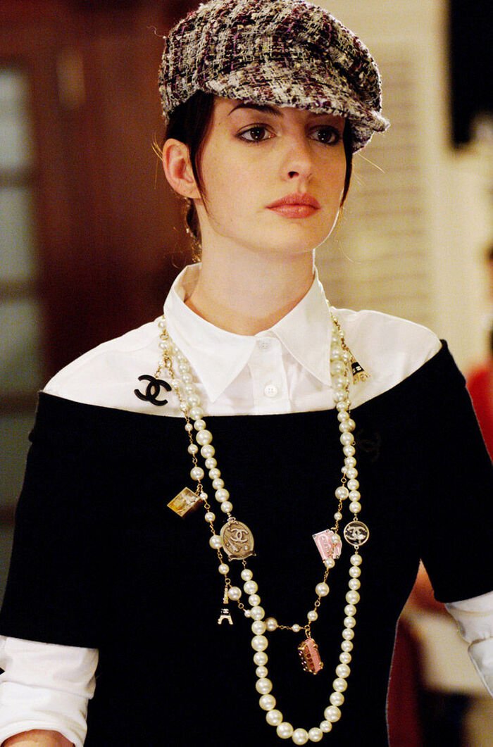 Girlish pretty! Anne Hathaway (41) captivates in a white super mini dress!! 7th image