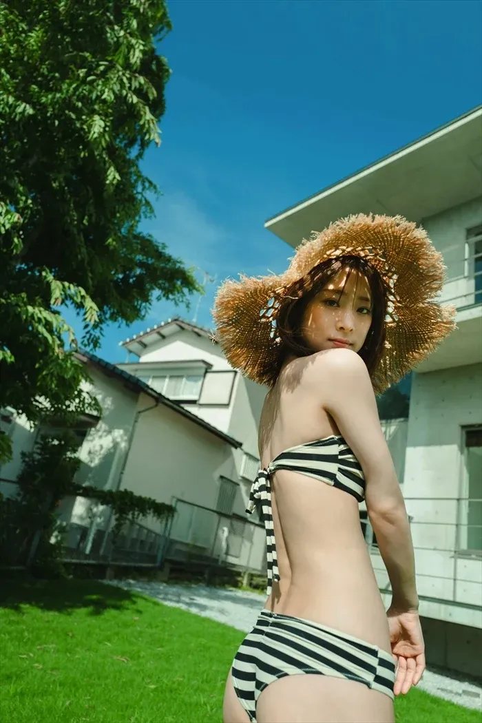 Erotic image of Minami Fukuoka. Rike beauty's ass crack big boobs swimsuit 78th image