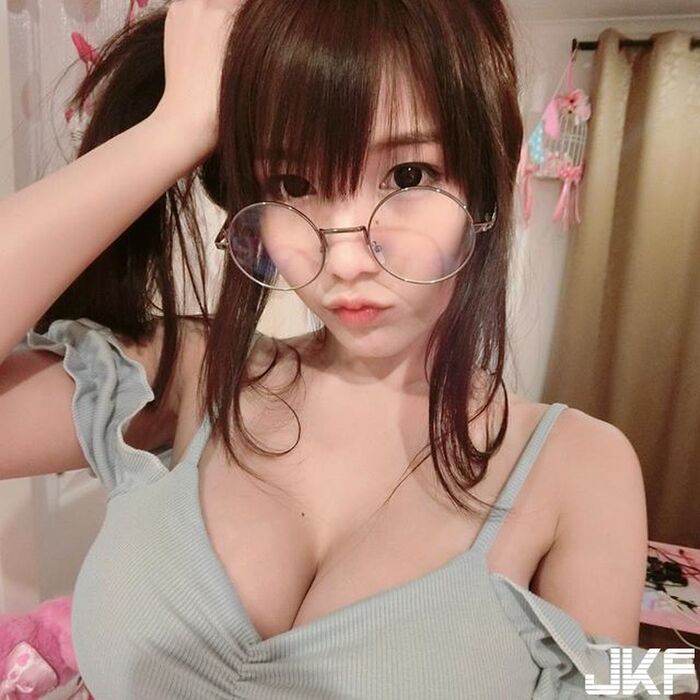 Alice, a Thai lollipop girl with a very unscientific figure!! It seems like a 50 yen coin is stuffed into the swimsuit~~~ 41th image