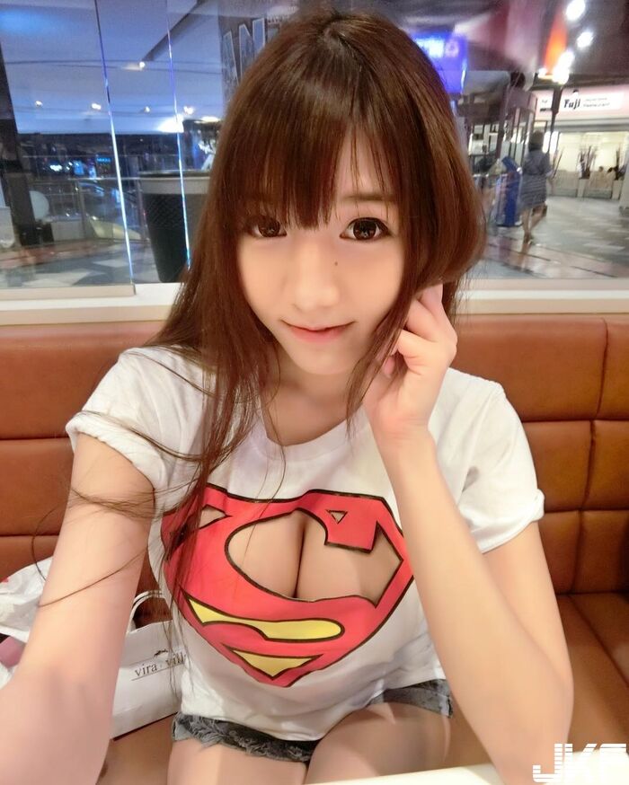 Alice, a Thai lollipop girl with a very unscientific figure!! It seems like a 50 yen coin is stuffed into the swimsuit~~~ 64th image