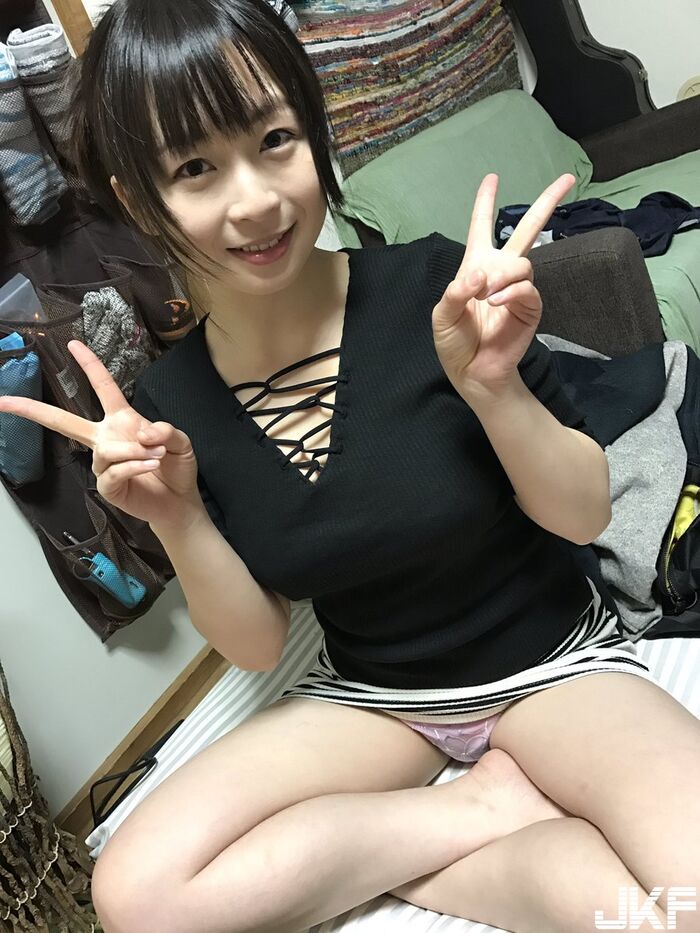 萌國小不點女優羽月希，清純臉E奶好想蹂躪她！ 13th image