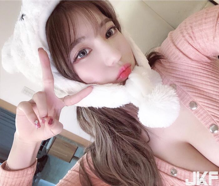 Korean big-eyed girl The two balls of flesh on her chest are super tight, so big that people instantly change their minds! 10th image