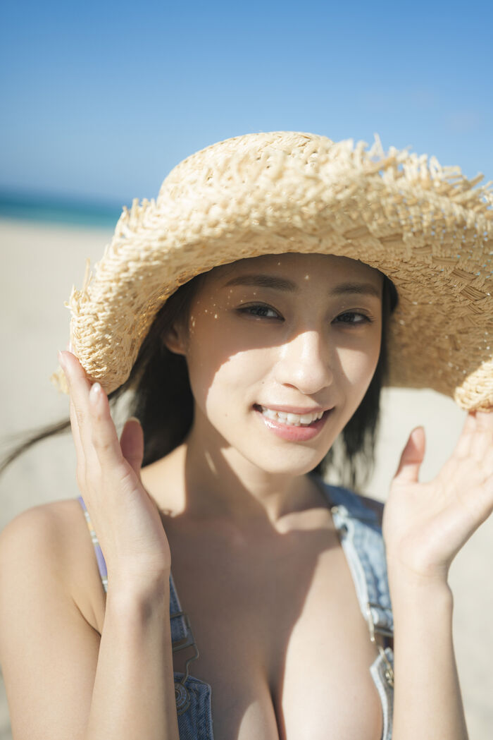 【画像】アソコに走るエッチすぎる血管にファン大興奮！！！澄田綾乃、水着グラビアのSEXYオフショットでファンを悩殺！！！ 14th image