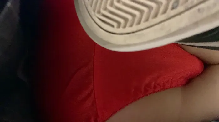 [upskirt1794 upside-down shooting JK] A JK duo with a squatting crotch that can be taken with satin red P and light pink P with high image quality is too erotic 19th image