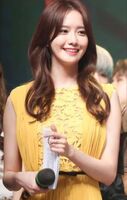 韓國女歌手、演員、主持人，女子演唱團體少女時代成員--林允兒