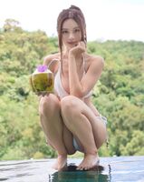 「Steel Qin Goddess」元玲野外穿比基尼 小褲褲位置看起來格外性感