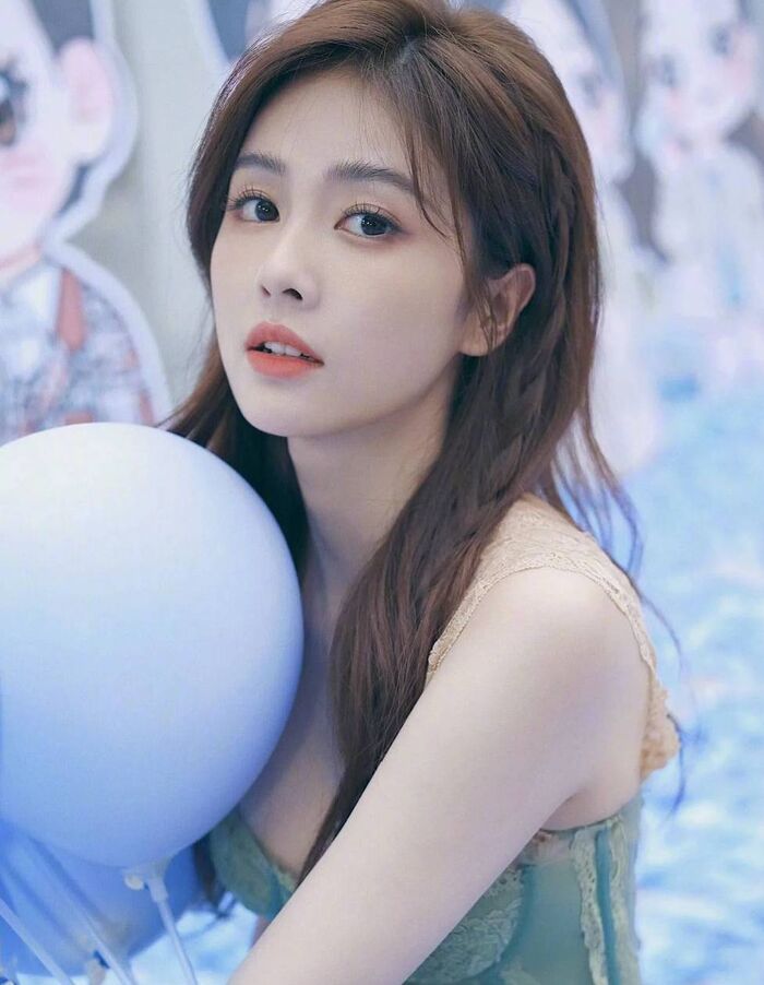 從小喜歡上韓流,白皙纖細的好身材令人surprise艷--白鹿 2th image