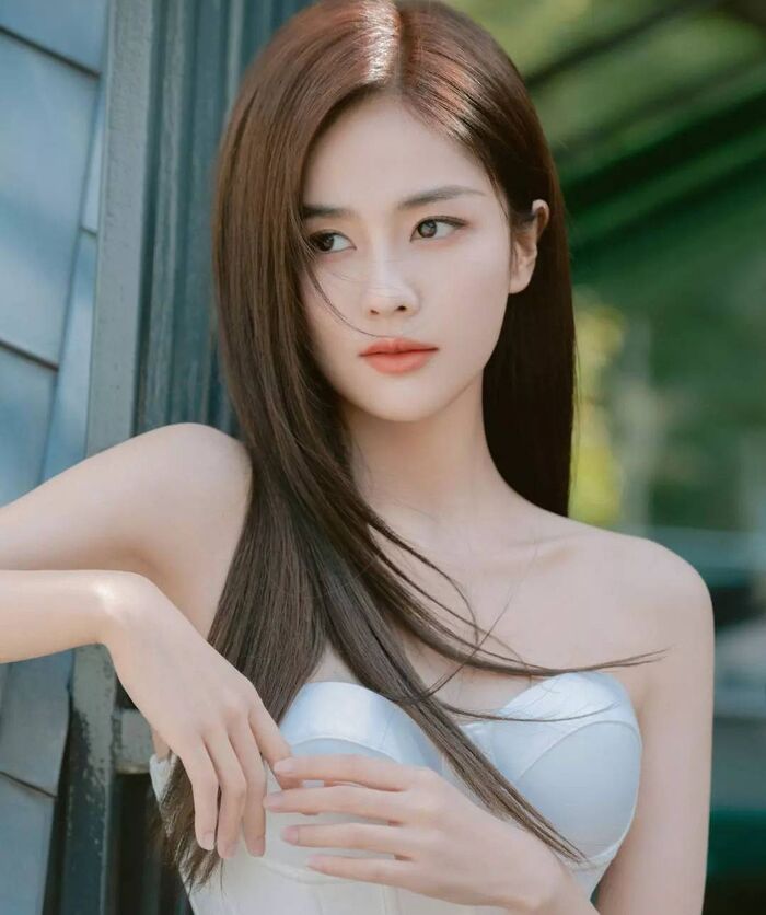 從小喜歡上韓流,白皙纖細的好身材令人surprise艷--白鹿 5th image