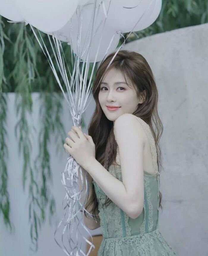 從小喜歡上韓流,白皙纖細的好身材令人surprise艷--白鹿 6th image
