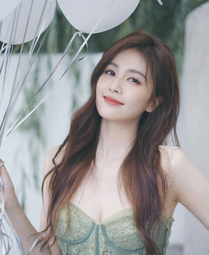 從小喜歡上韓流,白皙纖細的好身材令人surprise艷--白鹿 9th image