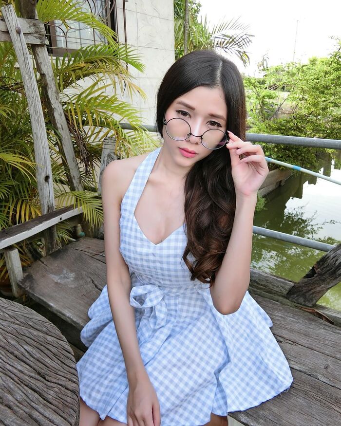 曼谷性感嫩模 纖slender 材卻擁有豐滿上圍 簡直就是不科學啊! 2th image