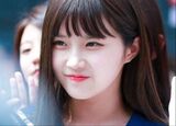 女團fromis_9的成員,擔副隊長、第二主唱及主舞--宋河英
