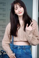 韓國女歌手、演員、主持人，女子演唱團體少女時代成員--林允兒