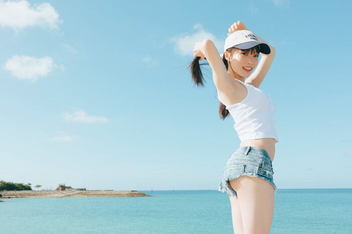 [Swimsuit image] Even though she is 145 cm tall, her idol with huge breasts is dangerous wwwwwwww Miyu Kishi, boldly releases her powerful bust in the latest gravure photo book!! 24th image