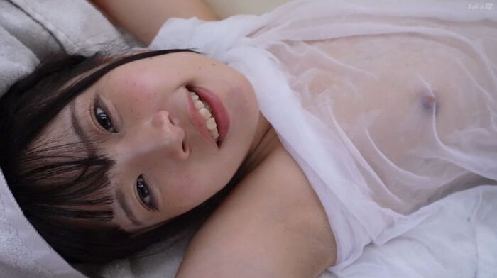 Child-faced TEEN Gravure Gotenzaka Kurumi (19), who was a student until last year, is taking a new step with the lifting of the see-through ban ww 41th image
