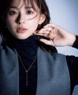 日本女演員及模特兒有著漂亮線條--朝比奈彩