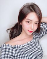 韓國水嫩韓妞 清純臉蛋配上纖細身材 看到她都戀愛了!