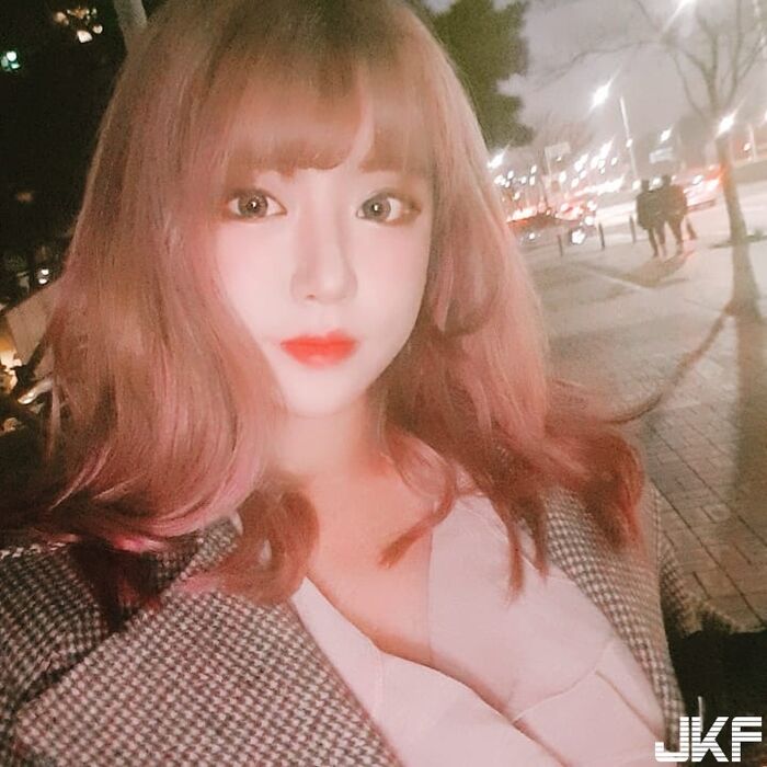 Han Guo Sweet Beauty System Correct Sister Exposure Deep Breast Groove Super Invitation Person Favorable Thoughts Buried Chest ... 15th image