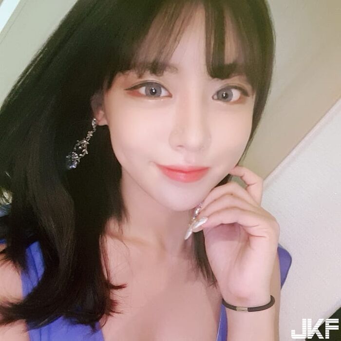 Han Guo Sweet Beauty System Correct Sister Exposure Deep Breast Groove Super Invitation Person Favorable Thoughts Buried Chest ... 16th image