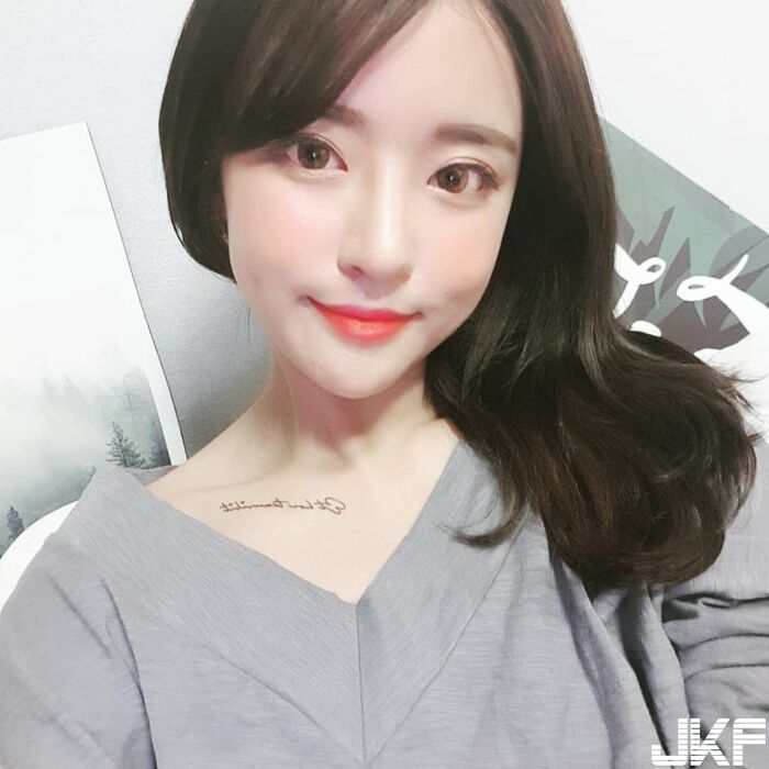 Han Guo Sweet Beauty System Correct Sister Exposure Deep Breast Groove Super Invitation Person Favorable Thoughts Buried Chest ... 7th image