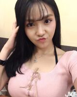 曼谷性感嫩模 擁有一雙迷人大眼 往下一看上圍超兇！