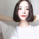 呆萌乖巧學生妹 甜美外型加上隱乳 網:我戀愛了!