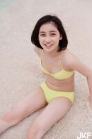 佐佐木莉佳子 鄰家女孩有著一副嬌嫩可愛的臉蛋
