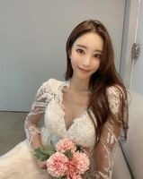 健美小姐半裸拍雜誌 　大曬23吋腰展現健康性感
