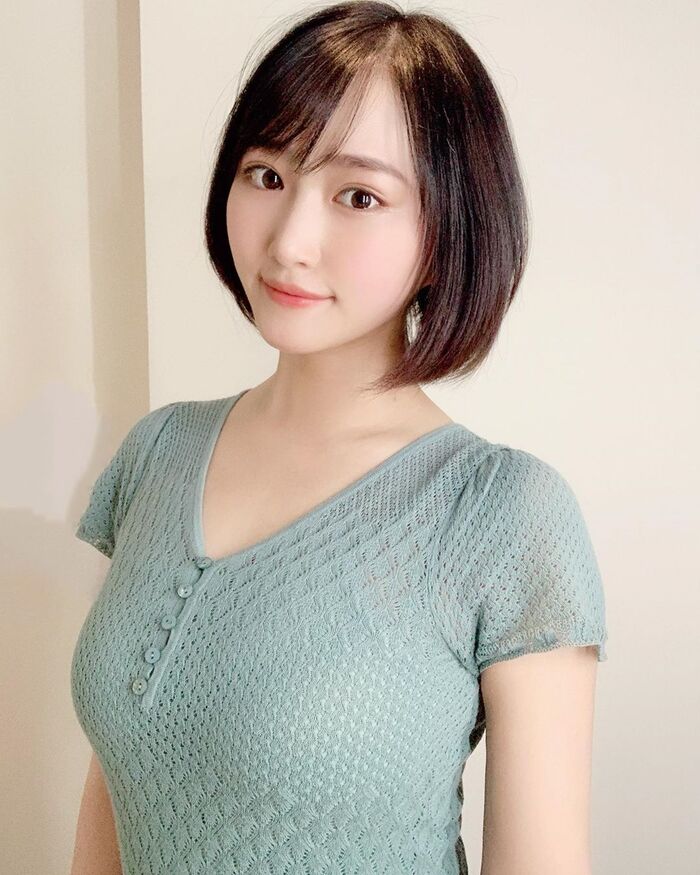 正妹川瀬 眠前自拍 眠袍滑落飽滿雙峰見客辣翻 11th image