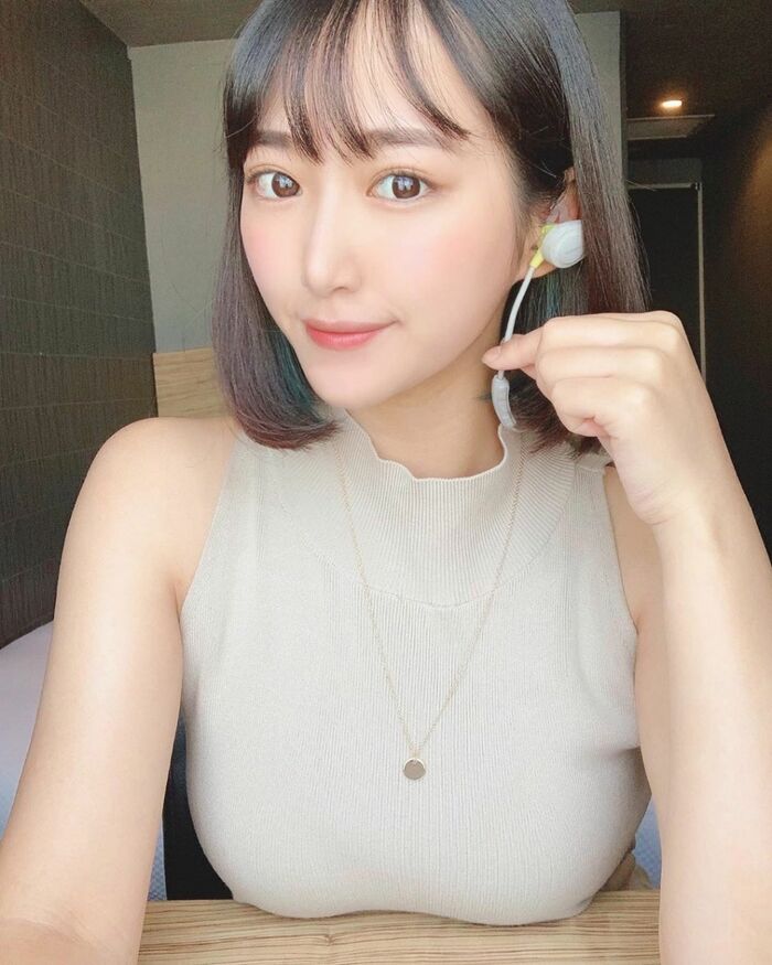 正妹川瀬 眠前自拍 眠袍滑落飽滿雙峰見客辣翻 13th image