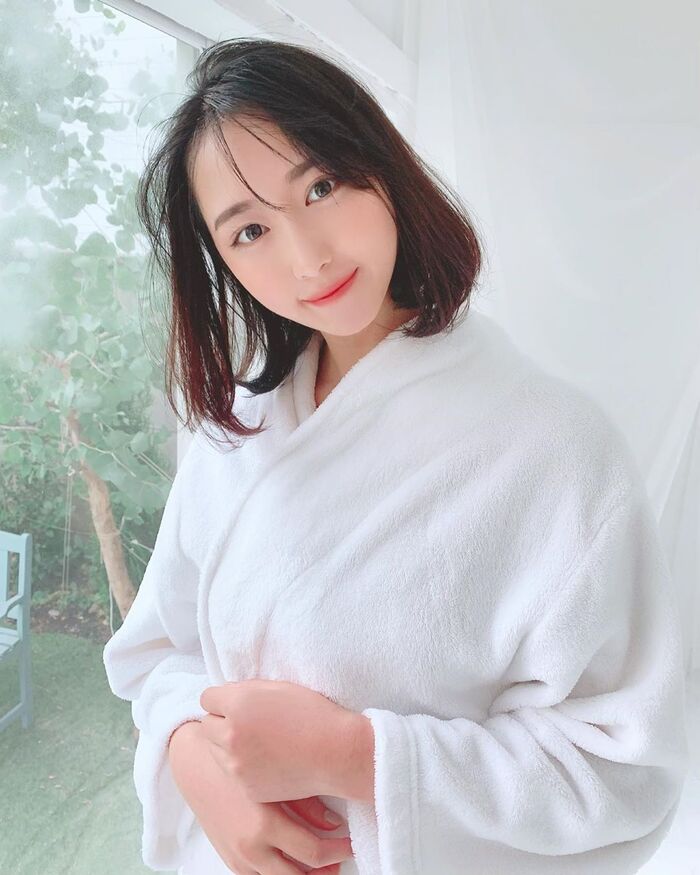正妹川瀬 眠前自拍 眠袍滑落飽滿雙峰見客辣翻 2th image