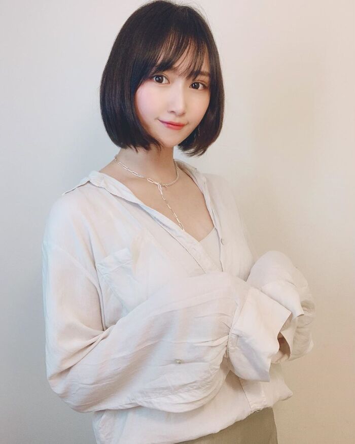 正妹川瀬 眠前自拍 眠袍滑落飽滿雙峰見客辣翻 8th image