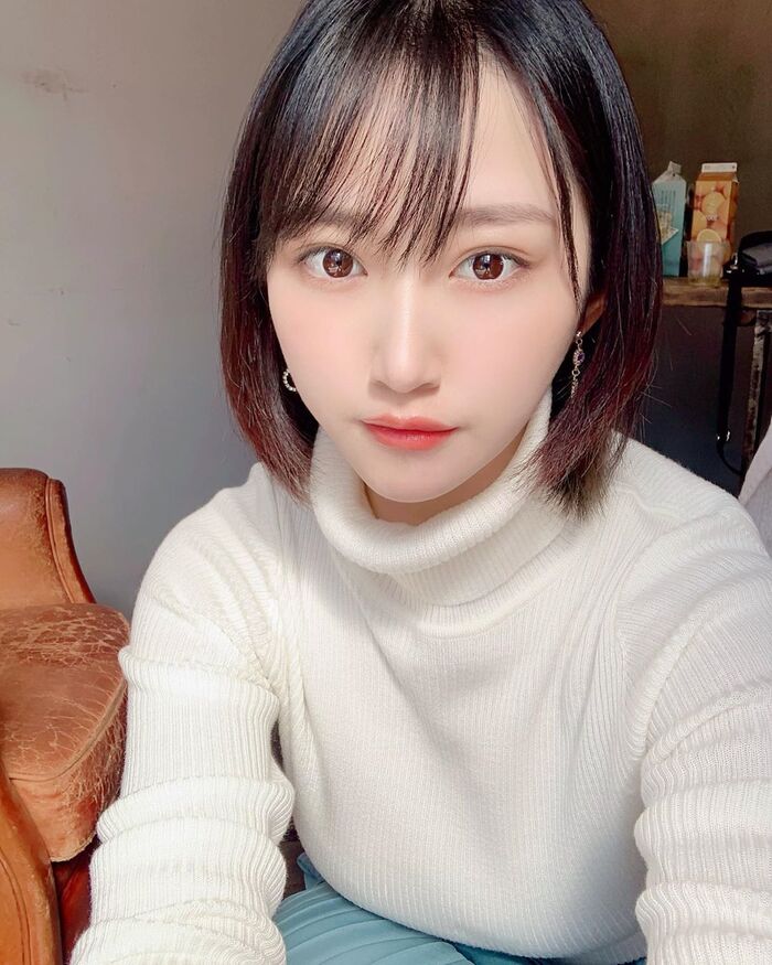 正妹川瀬 眠前自拍 眠袍滑落飽滿雙峰見客辣翻 9th image