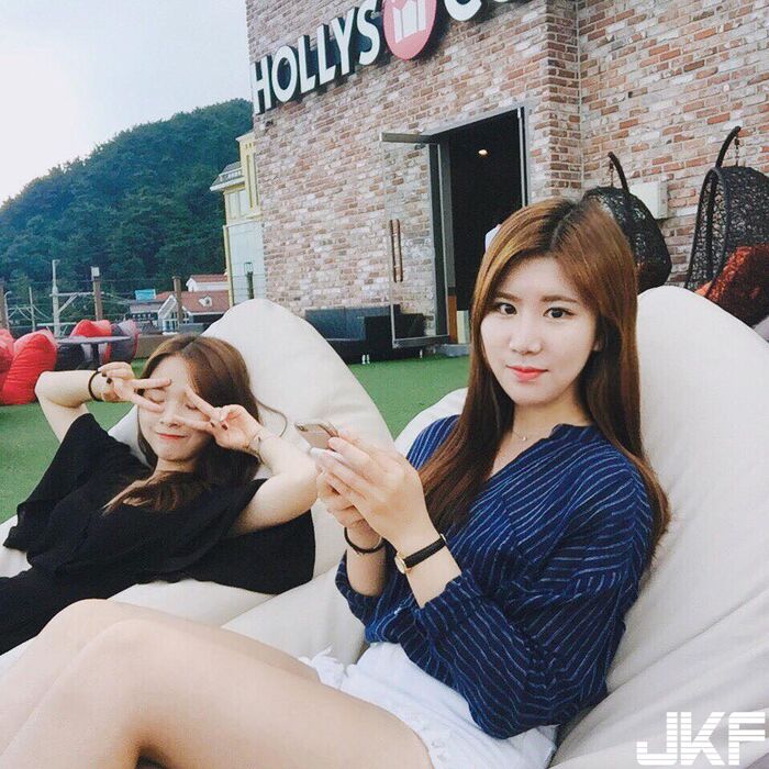 來自韓國的可愛女孩 她的迷人電眼把我全電的酥麻酥麻的!! 4th image