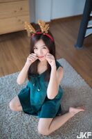 脫俗空靈氣質美美像仙女 甜美笑容太迷人instantly melted 我的心!!