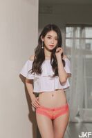 高挑白皙氣質神 往下看後讓人riot