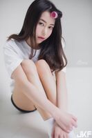 白皙電眼正妹 odor 臉模樣讓人好想駕馭她
