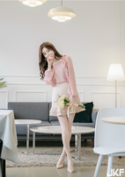 甜美氣質女孩 她那潔白如玉的skinsilk 我完全陷入了她的美....