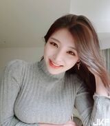她那充滿女人味的熟貌性感身身 胸悍上圍逼爆比基尼 !!
