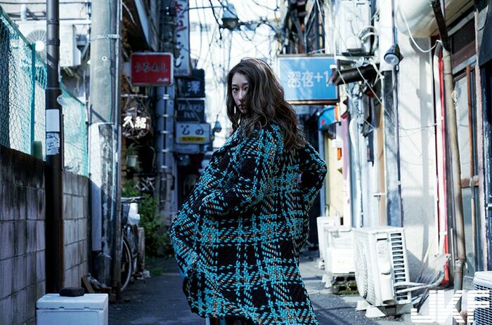 Reika Sakurai strolls around Shinjuku while scattering beauty. 4th image