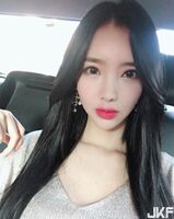 韓國性感女DJ 看到胸前兩粒在台上跳 我心也跟著一起跳動!
