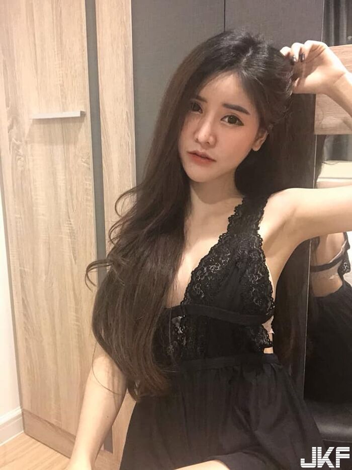 泰國大眼美女 milk量大噴發「兩粒乳球」要滿出來 網:快用手幫忙接住! 10th image